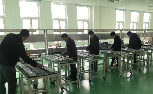 創世電子壓差測控器24小時老化測試進行中