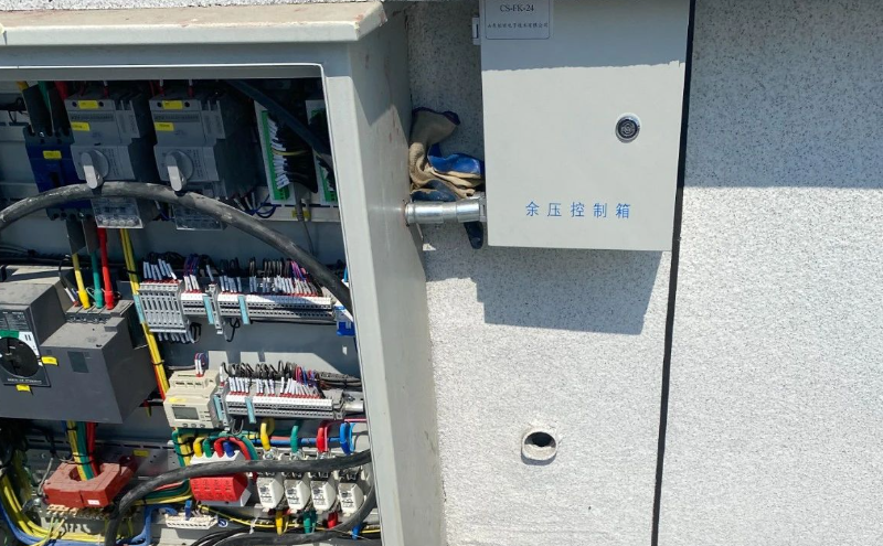余壓控制器安裝于室外/室內(nèi)（配電箱外部）